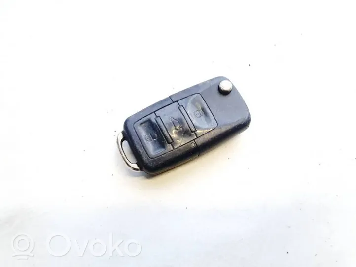 Volkswagen Jetta V Ignition key/card 