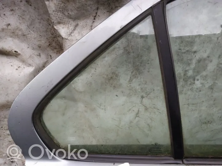 BMW 3 E36 Fenêtre latérale vitre arrière 