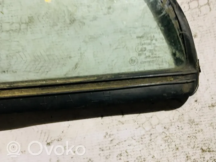 Mitsubishi Galant Маленькое стекло "A" задних дверей 