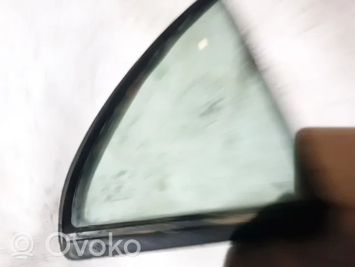 Mitsubishi Galant Mažasis "A" galinių durų stiklas 
