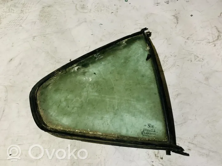 BMW 5 E34 Rear vent window glass 