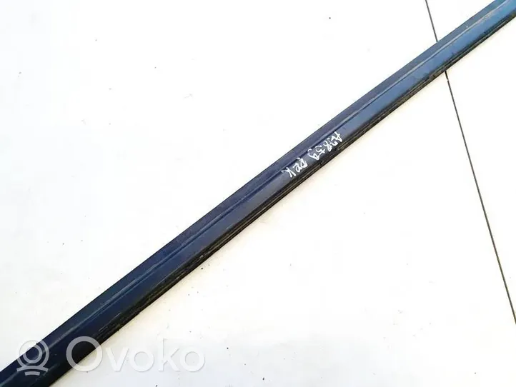 Suzuki SX4 Etuoven lasin muotolista 