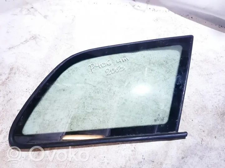 Peugeot 406 Fenêtre latérale avant / vitre triangulaire 