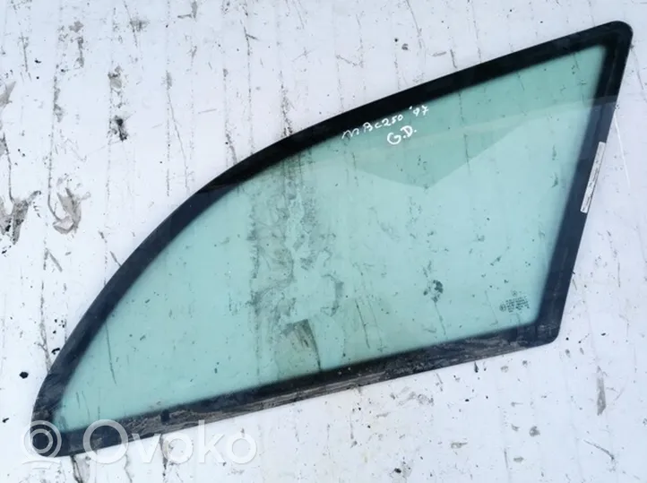 Mercedes-Benz C W202 Fenêtre latérale avant / vitre triangulaire 
