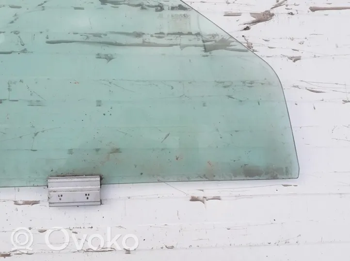 Volvo 850 Pagrindinis priekinių durų stiklas (keturdurio) 