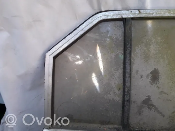 Opel Rekord E2 Takakulmaikkunan ikkunalasi 