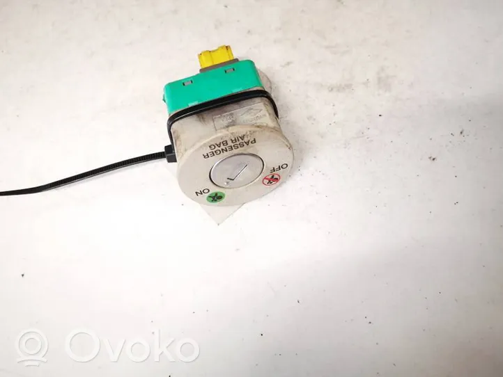 Hyundai Santa Fe Passenger airbag on/off switch 