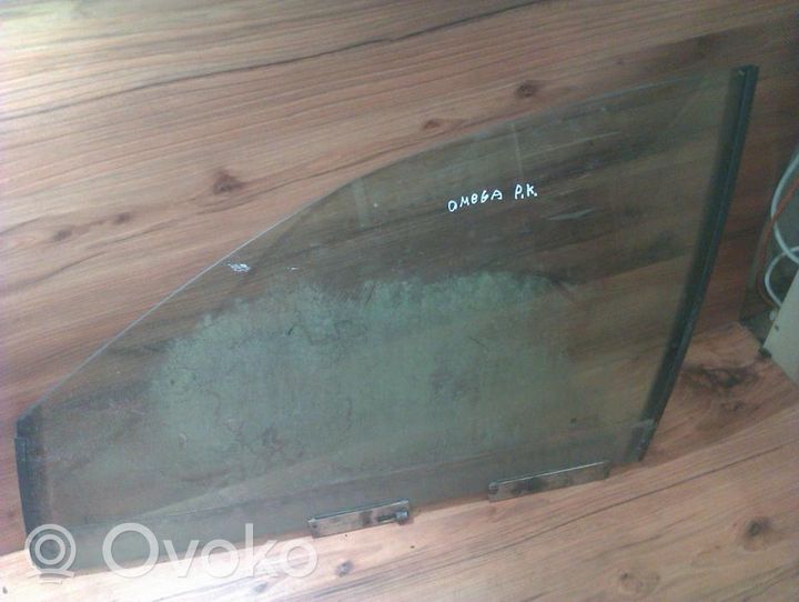 Opel Omega B1 Front door window glass four-door 