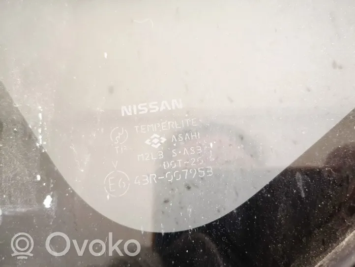 Nissan Murano Z50 Galinis šoninis kėbulo stiklas 