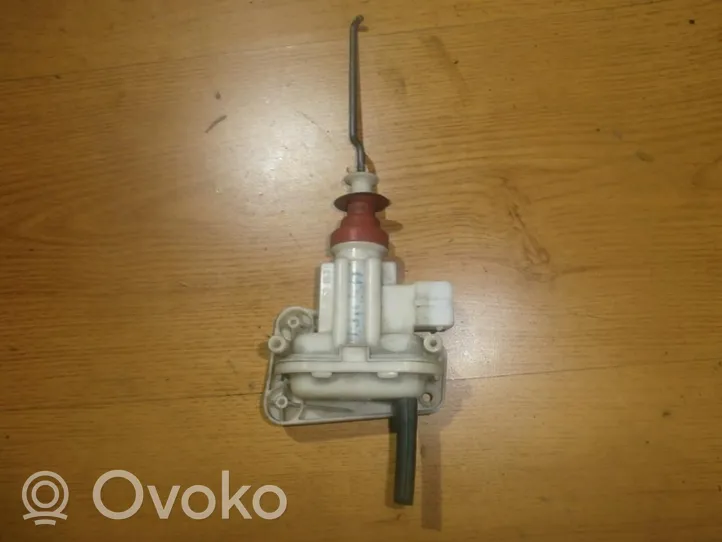 Audi 80 90 S2 B4 Central locking vacuum pump 893862153