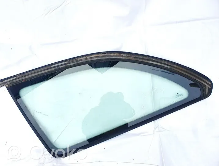 Skoda Octavia Mk2 (1Z) Fenêtre latérale avant / vitre triangulaire 