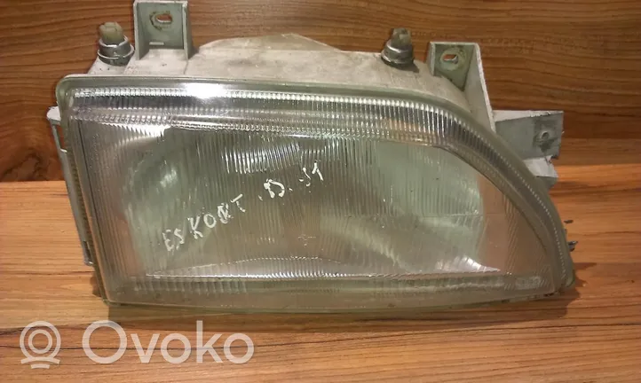 Ford Escort Lampa przednia 7r01472