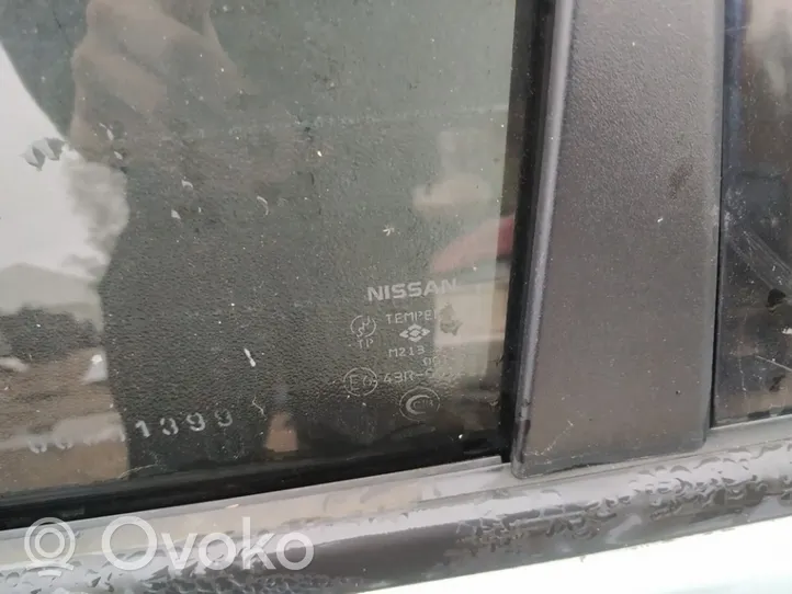 Nissan X-Trail T30 aizmugurējo durvju stikls 