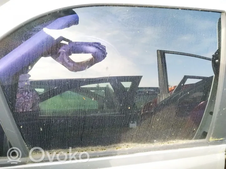 Peugeot 406 aizmugurējo durvju stikls 