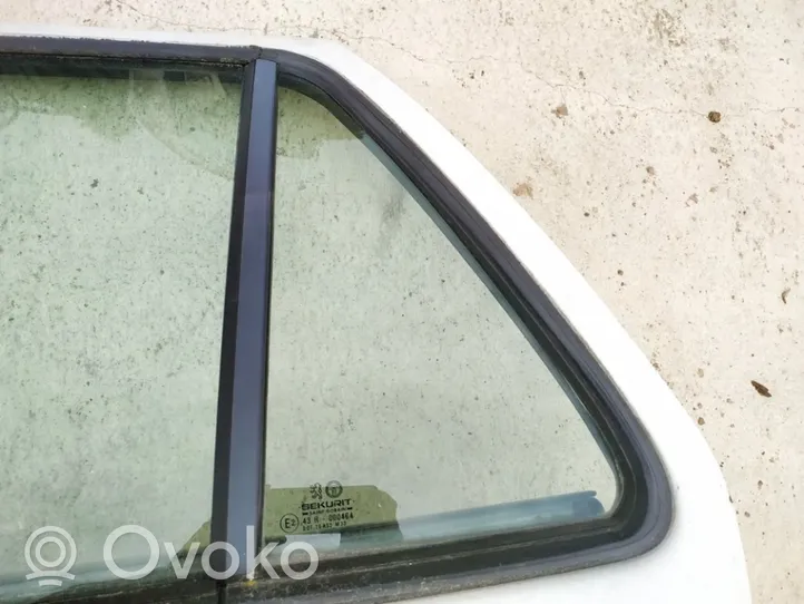 Peugeot 405 Takakulmaikkunan ikkunalasi 