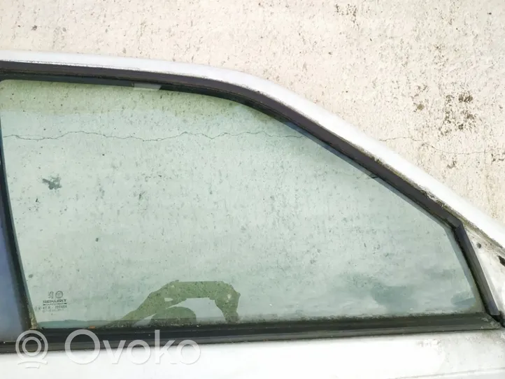 Peugeot 405 Vetro del finestrino della portiera anteriore - quattro porte 