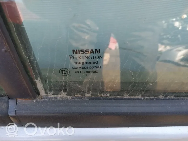 Nissan Almera N16 Pagrindinis galinių durų stiklas 