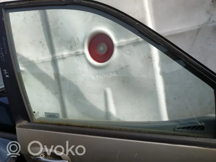 KIA Sedona Основное стекло передних дверей (четырехдверного автомобиля) 