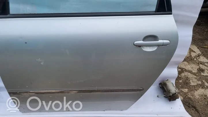 Toyota Avensis Verso Takaovi pilkos