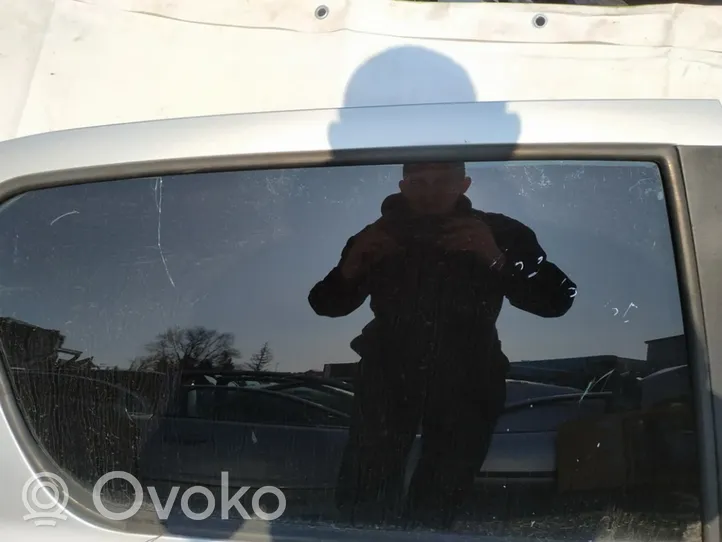 Peugeot 307 aizmugurējo durvju stikls 