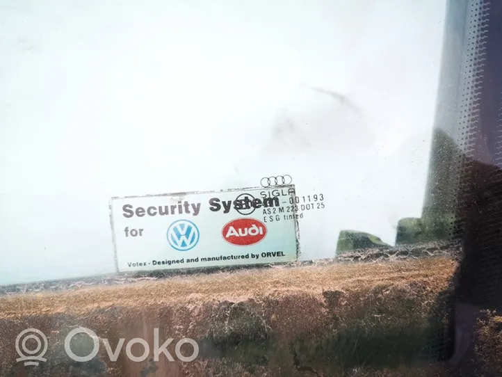 Audi 80 90 B3 priekšējo durvju stikls (četrdurvju mašīnai) 