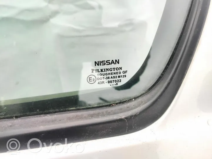 Nissan Almera N16 Mažasis "A" galinių durų stiklas 