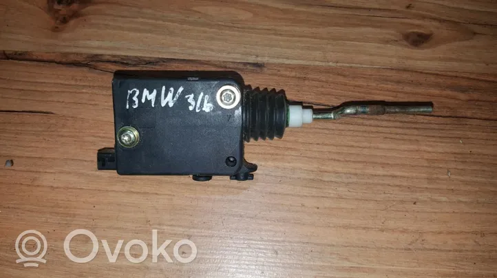 BMW 3 E46 Silniczek / Siłownik zamka centralnego 