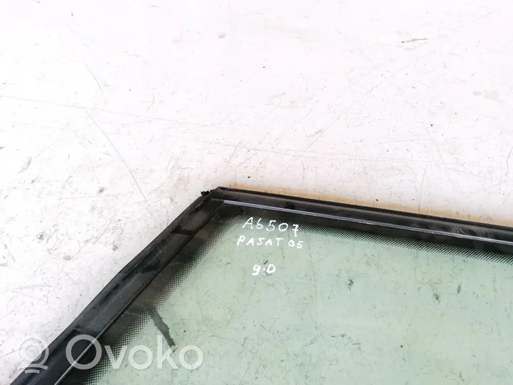 Volkswagen PASSAT B5 Rear side window/glass 