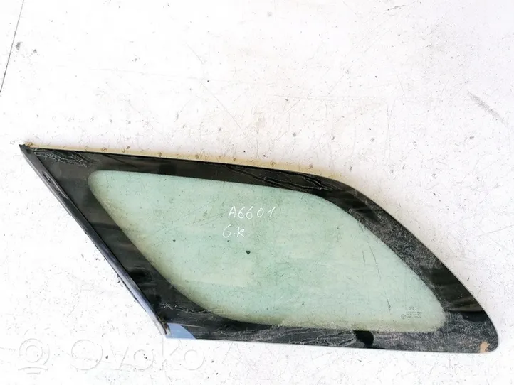 Citroen Xsara Fenêtre latérale avant / vitre triangulaire 