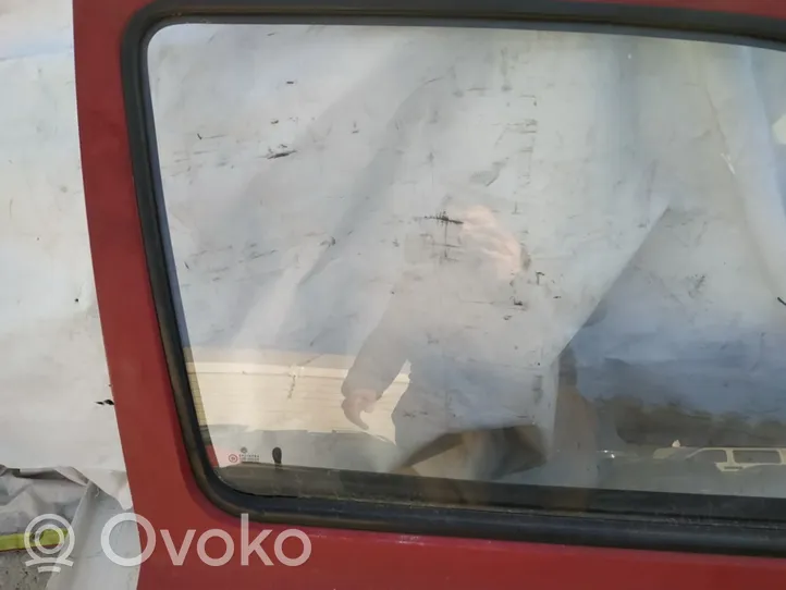 Volkswagen Golf III Etuoven ikkunalasi, neliovinen malli 