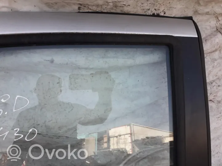 KIA Sorento Rear door window glass 