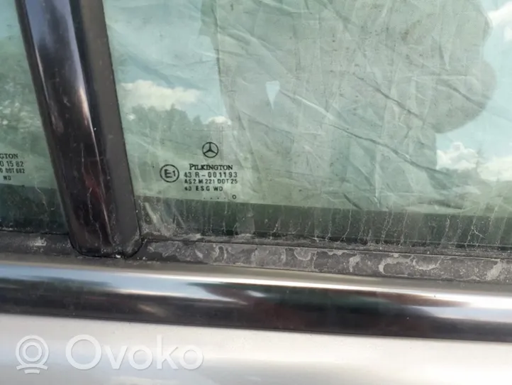 Mercedes-Benz C W203 aizmugurējo durvju stikls 
