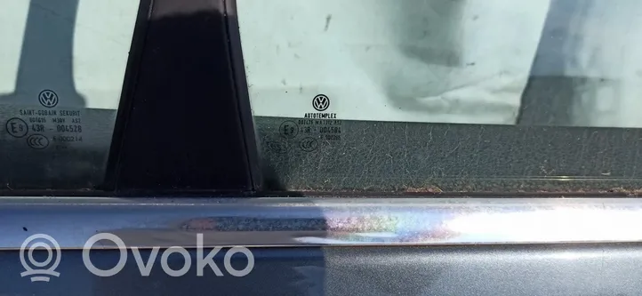Volkswagen Jetta V Rear door window glass Pilka