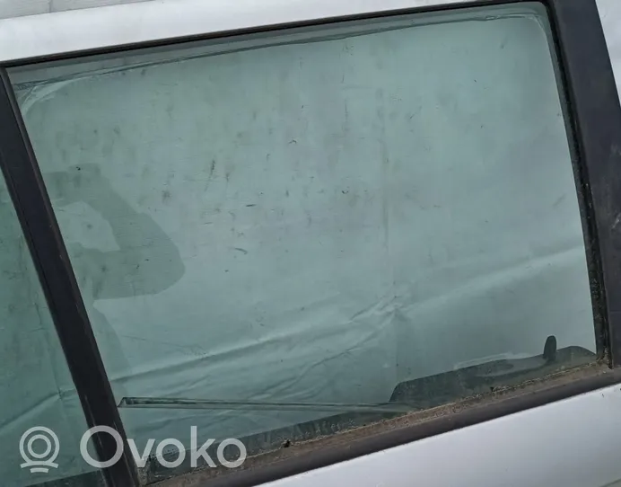 Opel Zafira A Takaoven ikkunalasi Pilka