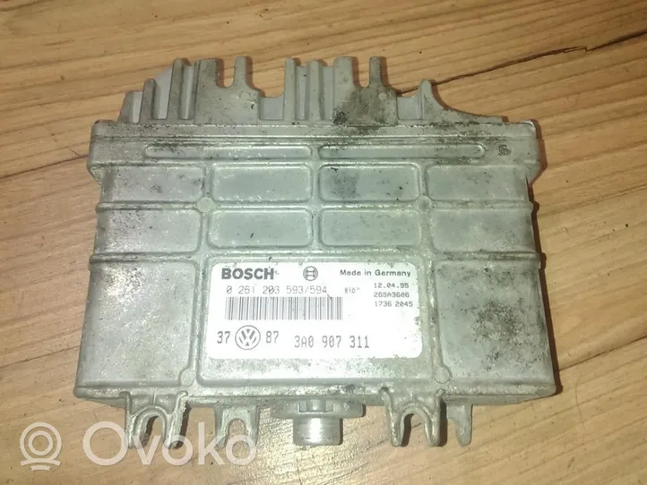 Volkswagen Golf III Calculateur moteur ECU 0261203593