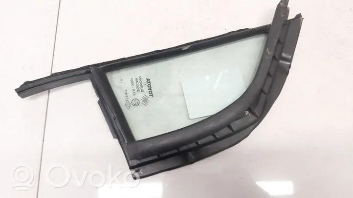 Toyota Yaris Front door vent window glass four-door 