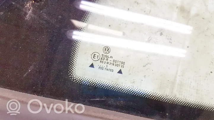 Volkswagen PASSAT B4 Galinis šoninis kėbulo stiklas 