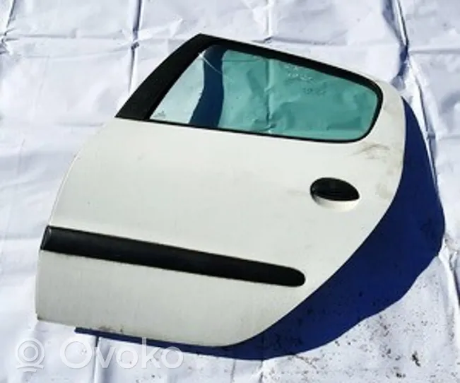 Peugeot 206 Aizmugurējās durvis baltos