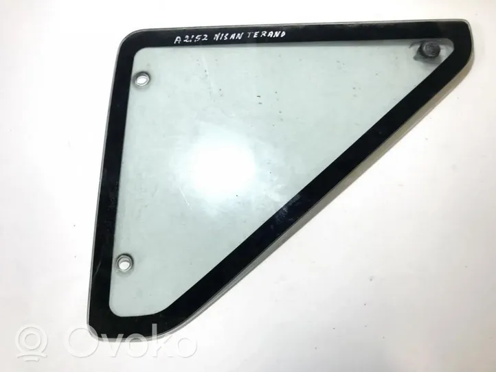 Nissan Terrano Rear side window/glass 