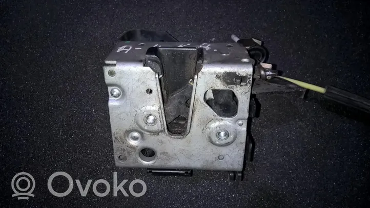 Audi A4 S4 B5 8D Etuoven lukko 8d0839015a