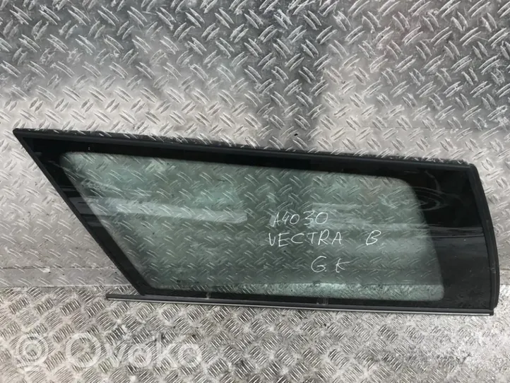 Opel Vectra B Заднее боковое стекло кузова 