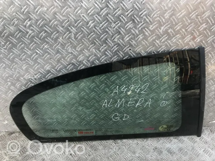 Nissan Almera N16 Galinis šoninis kėbulo stiklas 