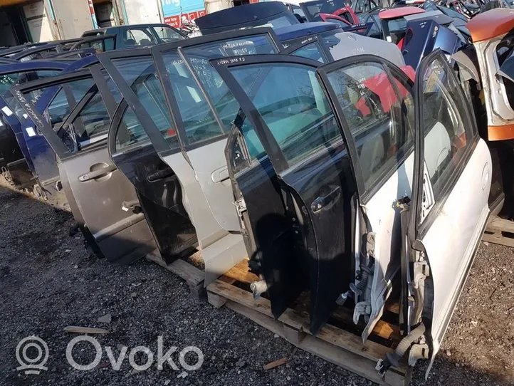 Toyota Avensis T250 Porte arrière juodos