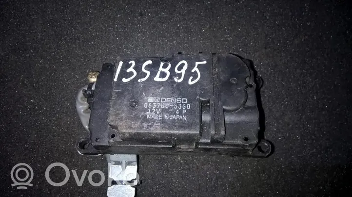 Subaru Legacy Tuloilmaventtiilin käyttömoottori 0637005360