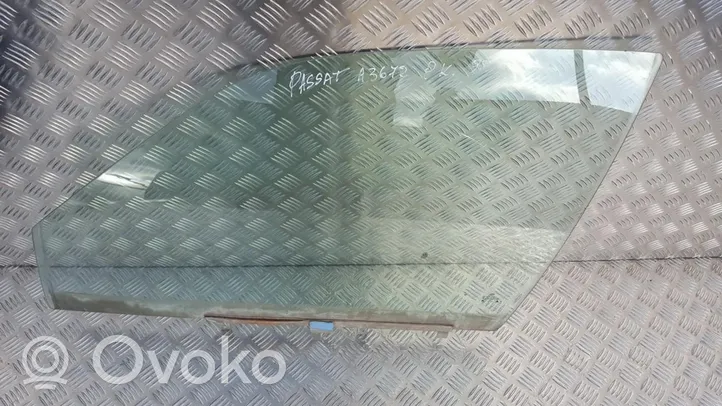 Volkswagen PASSAT B4 Pagrindinis priekinių durų stiklas (keturdurio) 