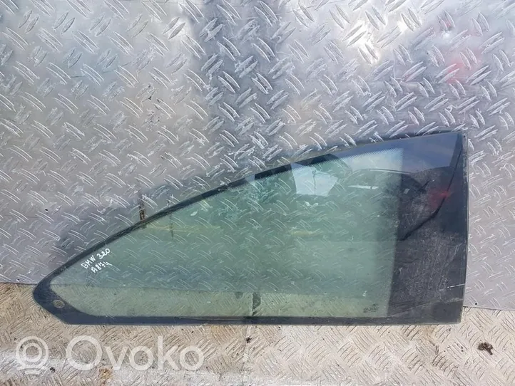 BMW 3 E46 Fenêtre latérale avant / vitre triangulaire 