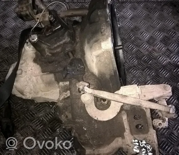 Opel Corsa B Manualna 5-biegowa skrzynia biegów 90334344