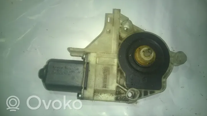 Volkswagen PASSAT B6 Front door window regulator motor 0536011002