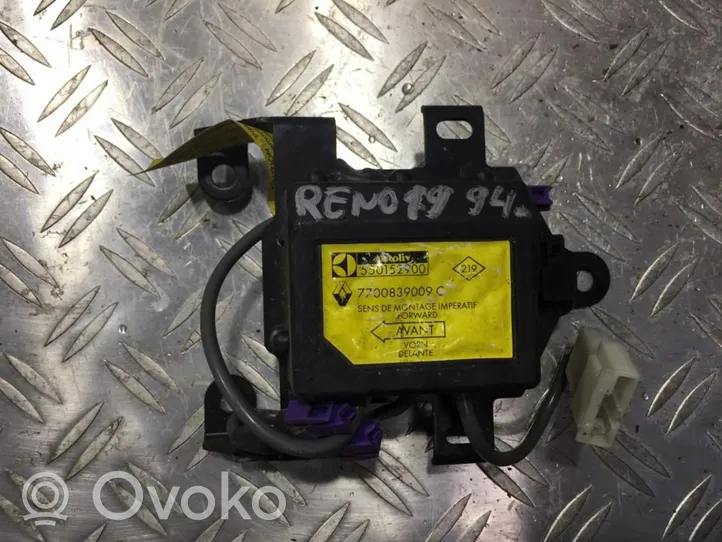 Renault 19 Module de contrôle airbag 7700839009c