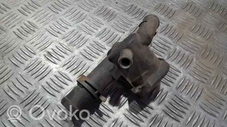 Volkswagen Golf IV Tuyau de liquide de refroidissement moteur 06A121133D